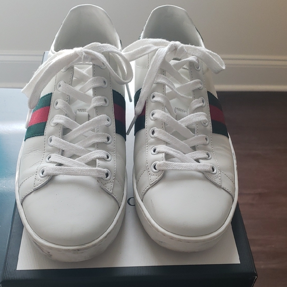 Gucci White Sneakers with Green and Red Stripes